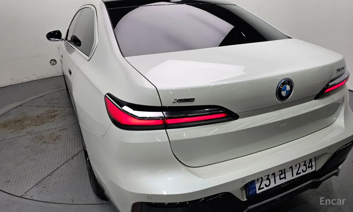 Фото 23 - BMW 7 Series