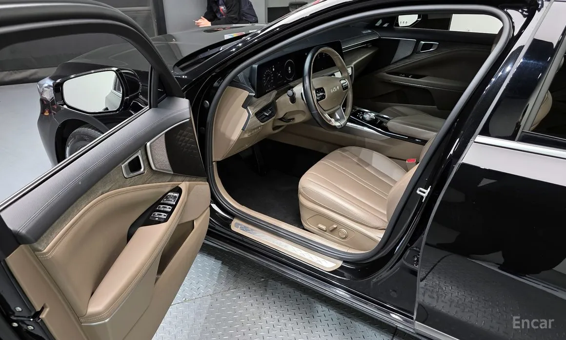 Photo 10 - Kia K8