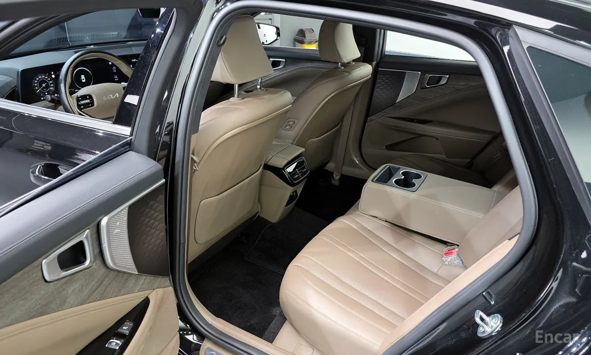 Photo 11 - Kia K8