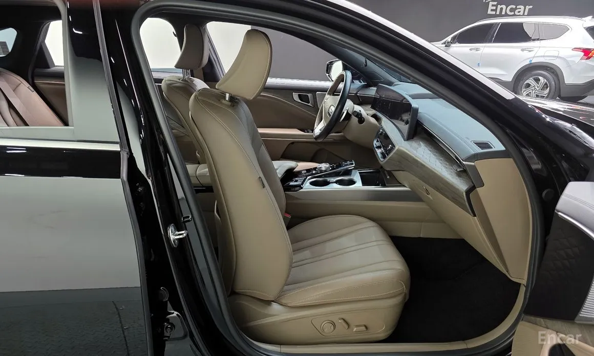 Photo 12 - Kia K8