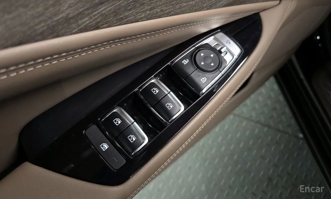 Photo 14 - Kia K8