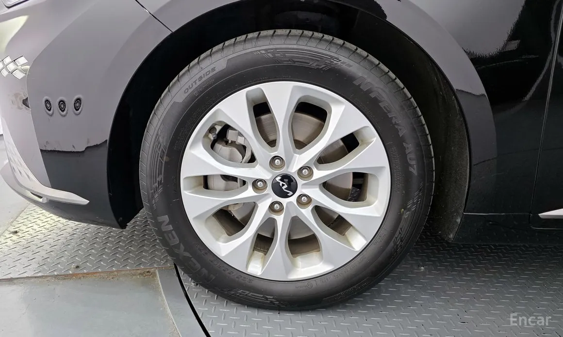 Photo 5 - Kia K8