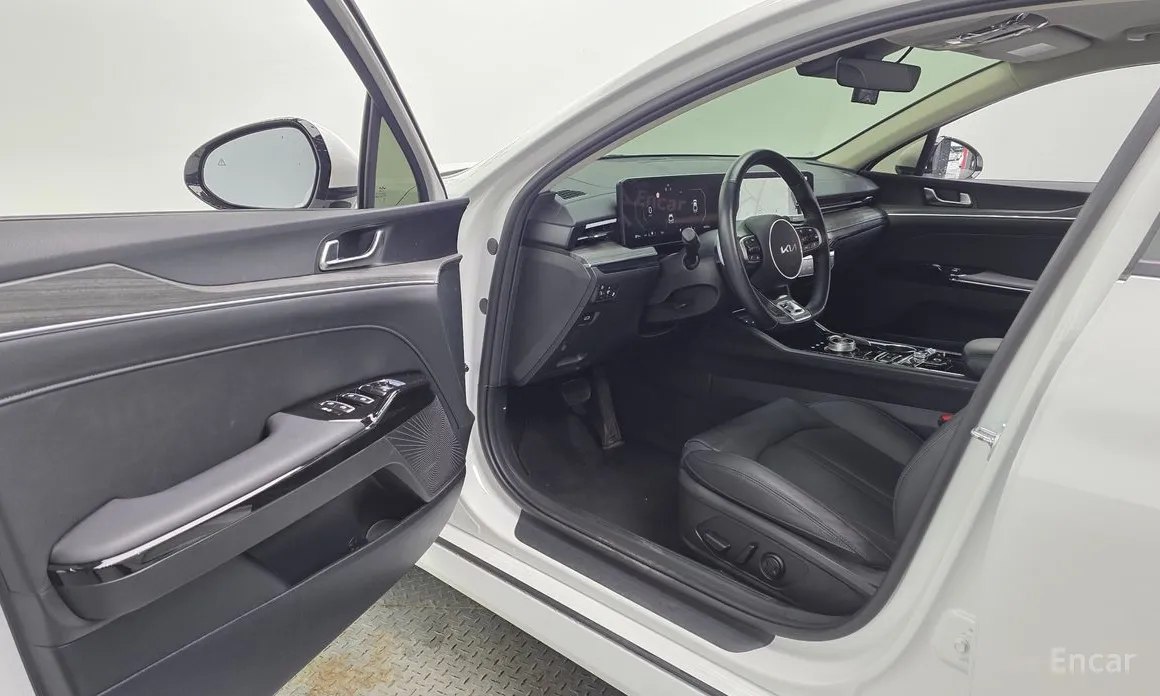 Photo 10 - Kia K5