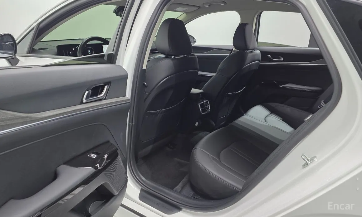 Photo 12 - Kia K5