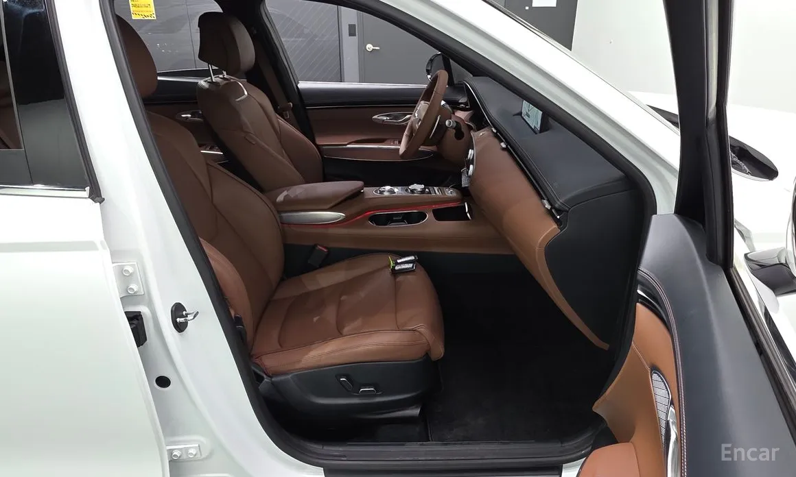 Фото 26 - Genesis GV70