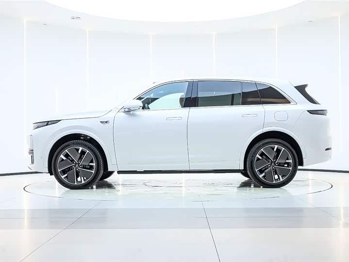 2025 LiXiang L7