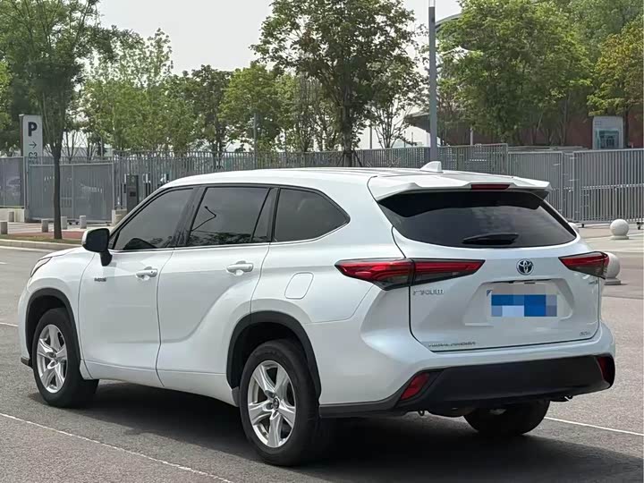 Фото 9 - Toyota Highlander