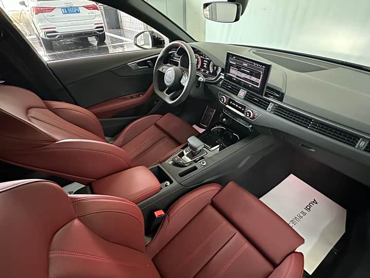 Audi A4L 2025 2025款 200万辆悦享版 40 TFSI 豪华动感型