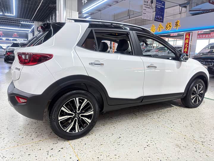Kia KX1 2021 2021款 1.4L CVT趣享天窗款
