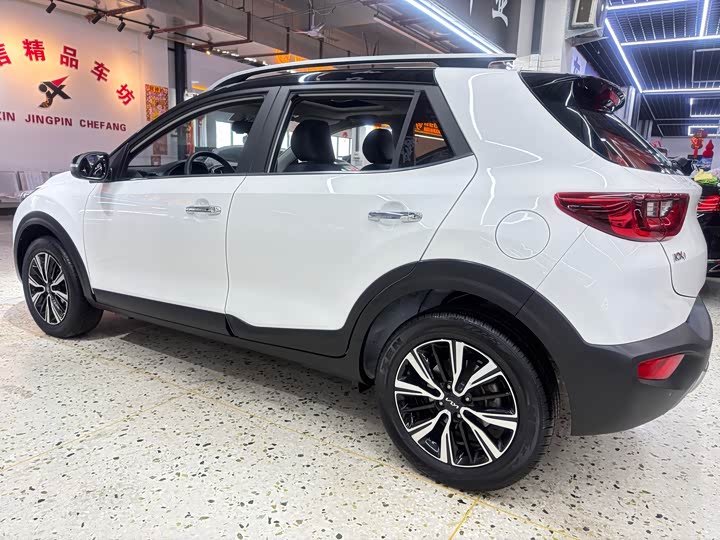 Kia KX1 2021 2021款 1.4L CVT趣享天窗款