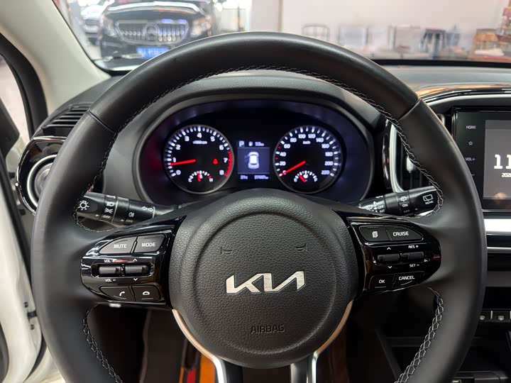 Kia KX1 2021 2021款 1.4L CVT趣享天窗款