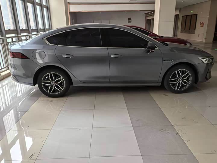 BYD Qin Plus 2021 2021款 EV 500KM 尊贵型