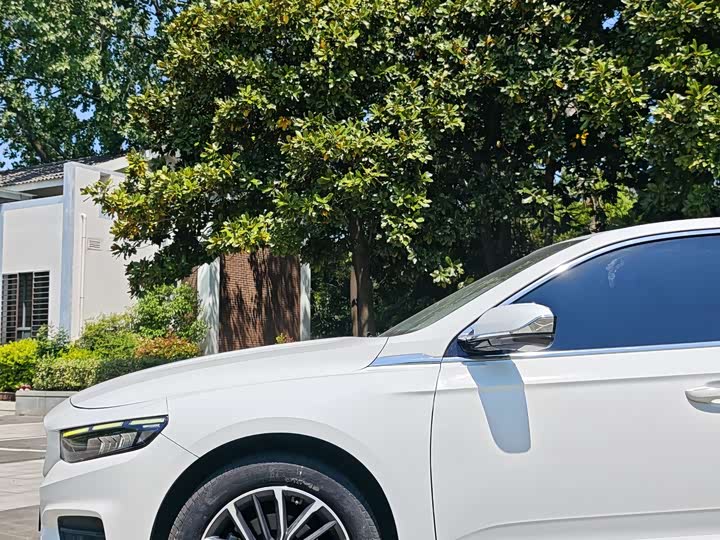 Фото 3 - Geely Preface