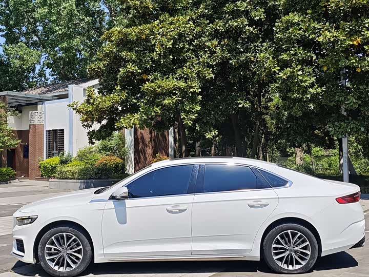 Фото 4 - Geely Preface