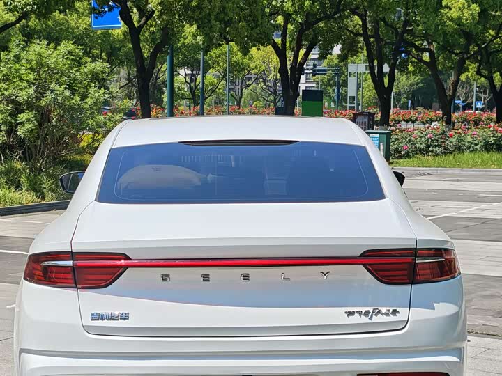 Фото 6 - Geely Preface