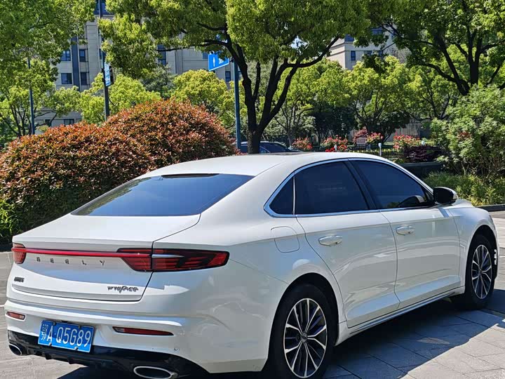 Фото 7 - Geely Preface