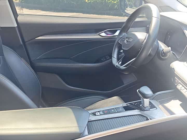 Фото 8 - Geely Preface