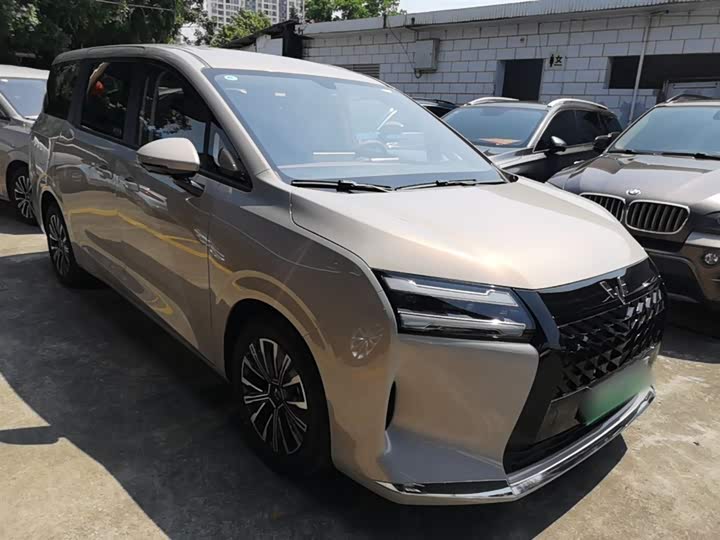 2025 Wuling Starlight 730 Hybrid/EV
