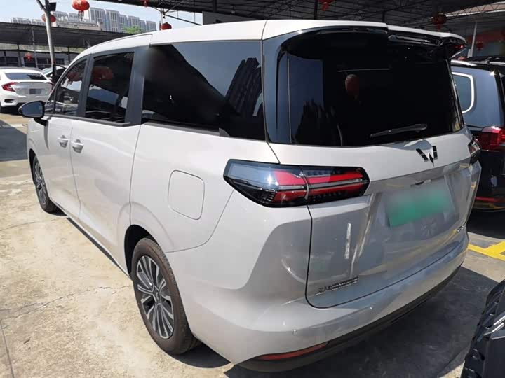 2025 Wuling Starlight 730 Hybrid/EV