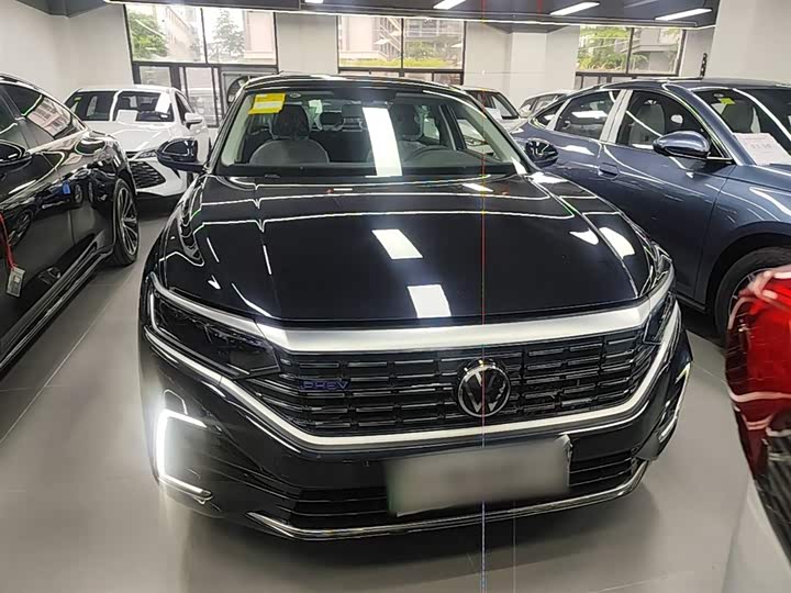 2025 Volkswagen Passat Hybrid