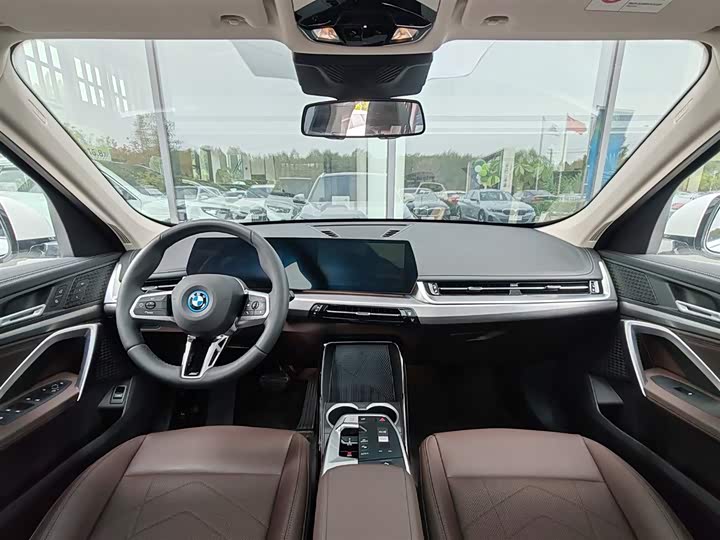 BMW iX1 2025 2025款 eDrive25L M运动套装