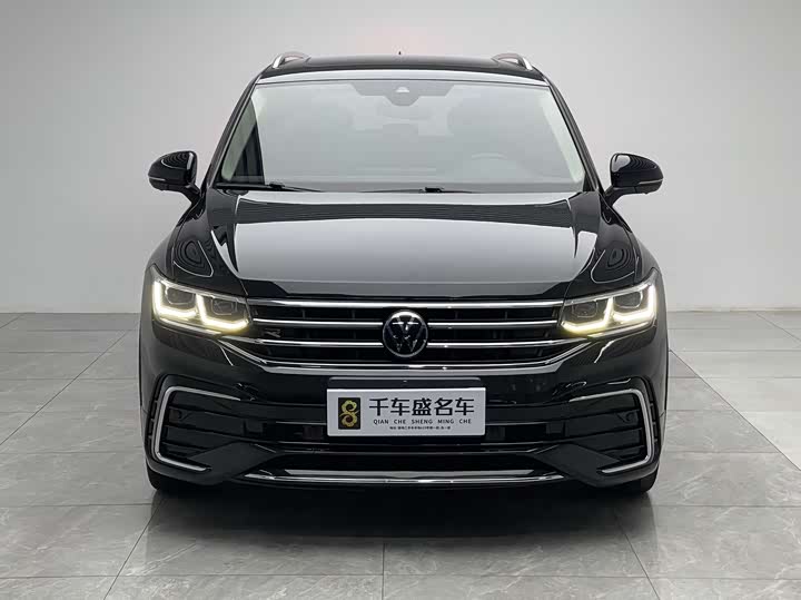 Фото 2 - Volkswagen Tiguan L Pro