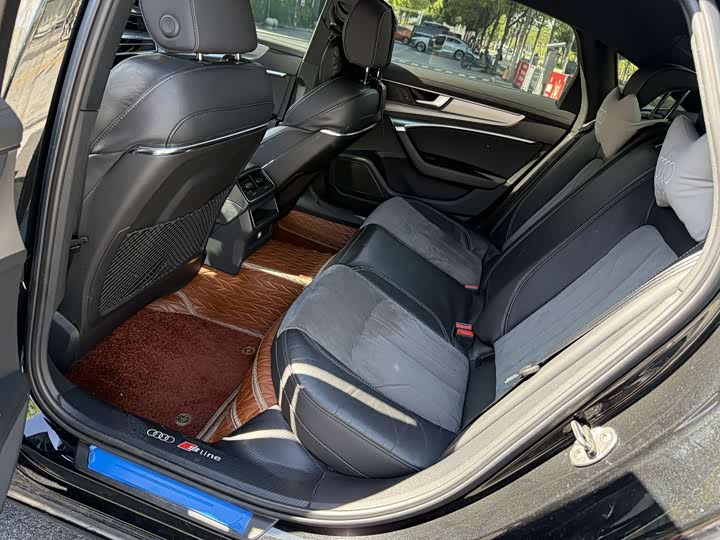 Фото 5 - Audi A6L