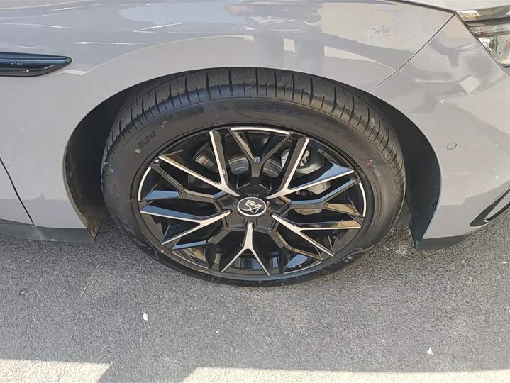 BYD Han 2025 2025款 DM-i 智驾版 125KM尊荣型
