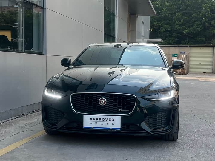 Фото 2 - Jaguar XE L