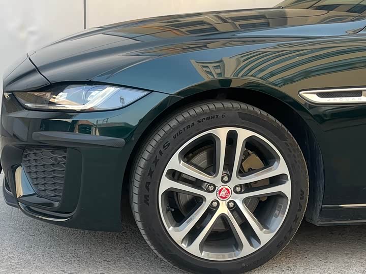 Фото 3 - Jaguar XE L