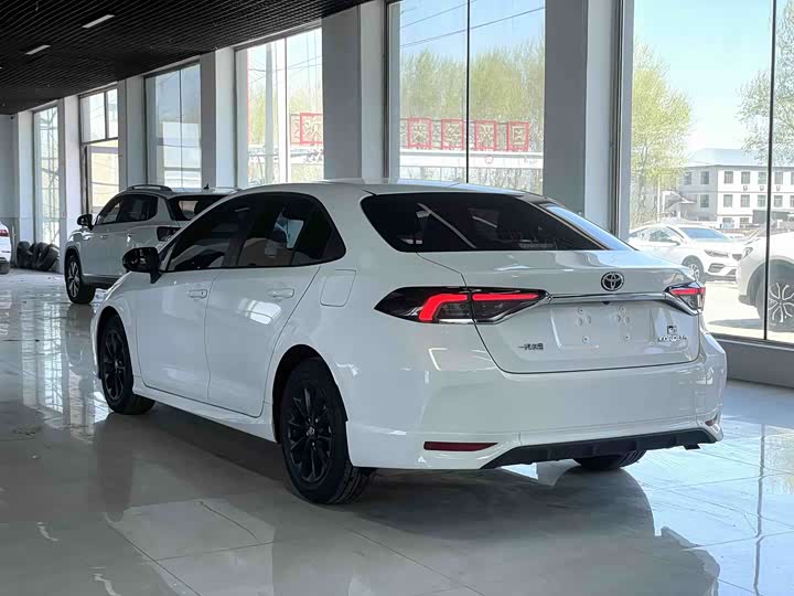 Фото 6 - Toyota Corolla