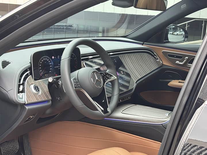 Zdjęcie 8 - Mercedes-Benz E-Class