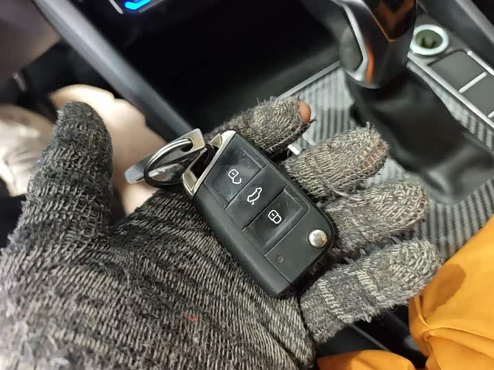Фото 9 - Volkswagen Sagitar L