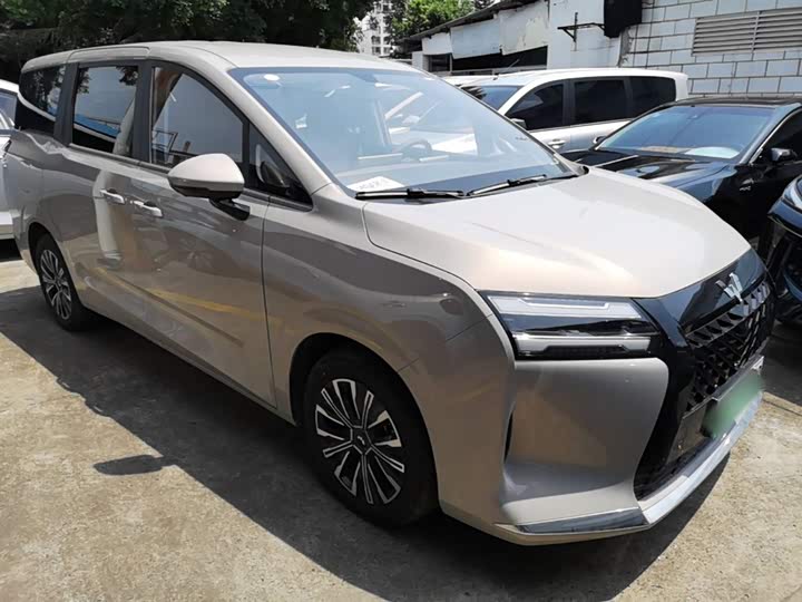2025 Wuling Starlight 730 Hybrid/EV