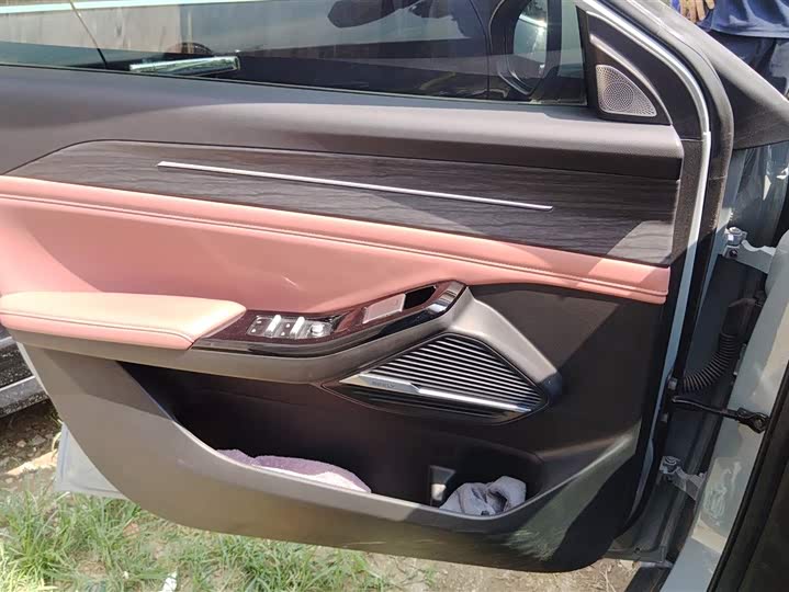 Geely Galaxy L6 2025 2025款 EM-i 140km 探索+版