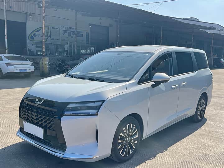 2025 Wuling Starlight 730 Hybrid/EV