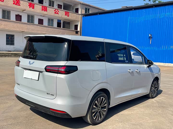2025 Wuling Starlight 730 Hybrid/EV