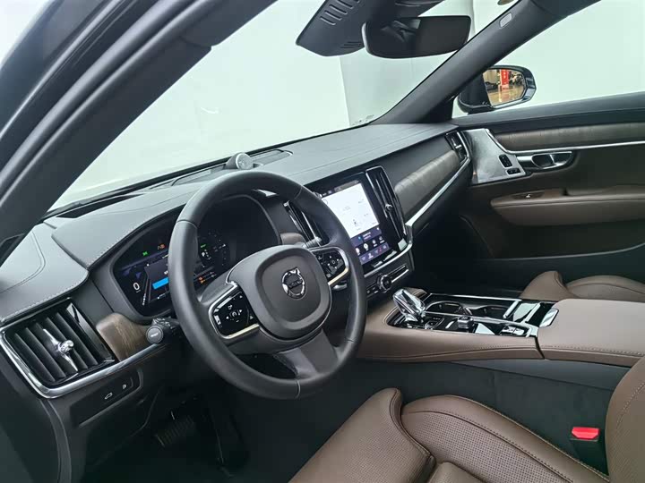 Volvo S90 Hybrid 2025 2025款 插电式混动 四驱长续航智雅豪华版