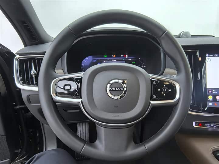 Volvo S90 Hybrid 2025 2025款 插电式混动 四驱长续航智雅豪华版