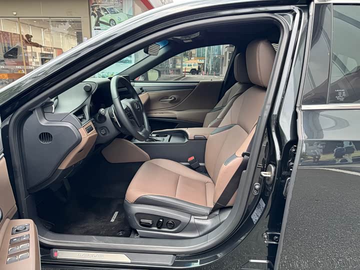 Lexus ES 2025 2025款 300h 臻享版