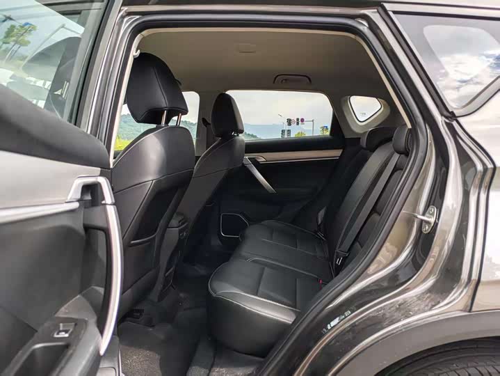 Фото 9 - Geely Coolray