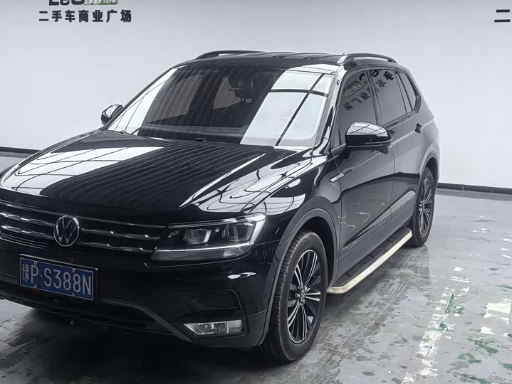 Фото 1 - Volkswagen Tiguan L Pro