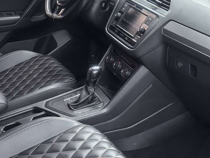 Фото 7 - Volkswagen Tiguan L Pro