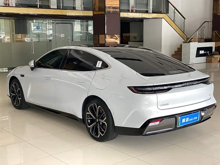 2025 Geely Galaxy E8