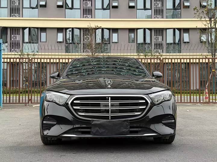 Фото 2 - Mercedes-Benz E-Class