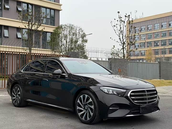 Фото 3 - Mercedes-Benz E-Class