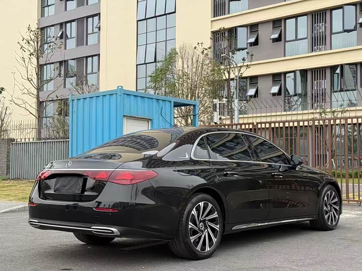 Фото 6 - Mercedes-Benz E-Class