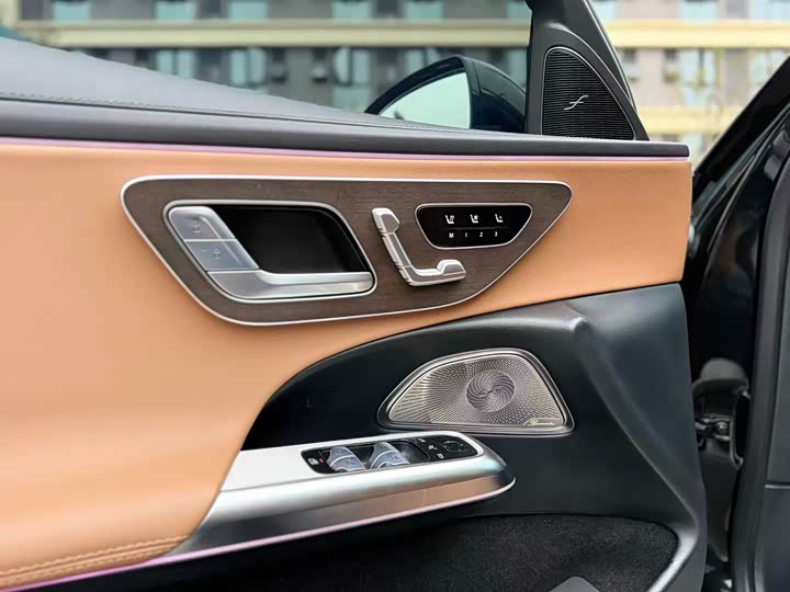Фото 7 - Mercedes-Benz E-Class