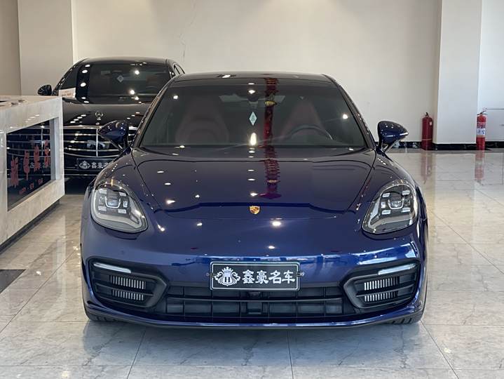 Фото 2 - Porsche Panamera