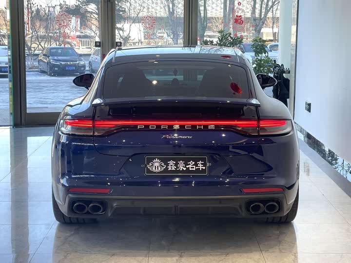 Фото 25 - Porsche Panamera